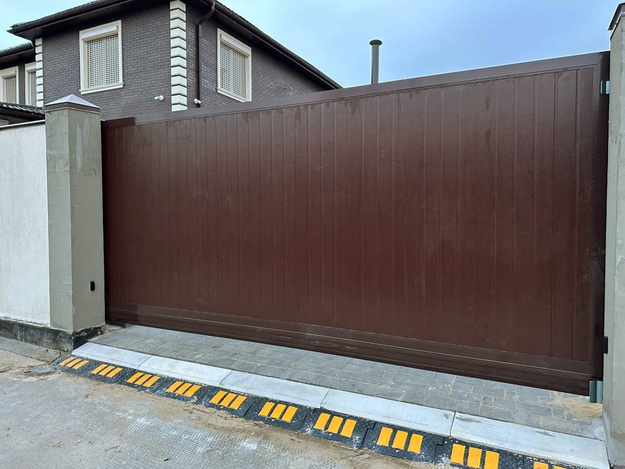 Уличные ворота DoorHan в Кургане с установкой