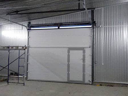Подъемные ворота с калиткой для гаража в Кургане